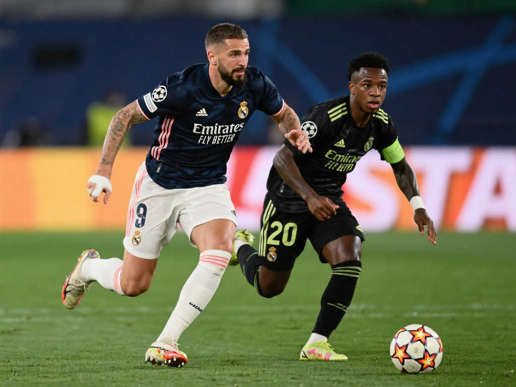 斯基拉：皇马瞄准左后卫位置，已接触特奥，其米兰合同仅剩一年