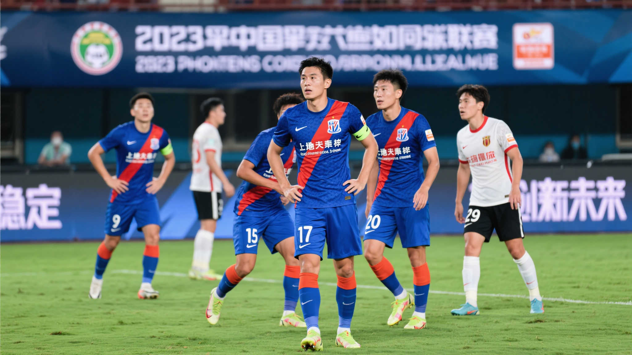 申花中超领跑靠的是‘稳’,强强对决仍有进步余地! 申花中超领跑靠的是‘稳’,强强对决仍有进步余地!